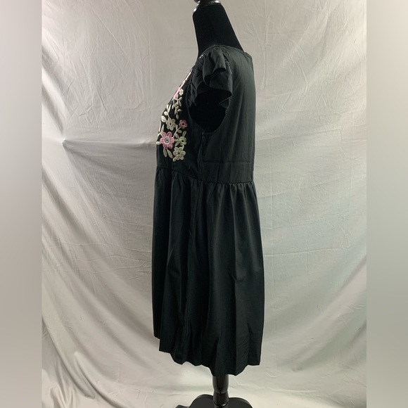 Black Floral Embroidery Butterfly Sleeve Smock Dress - Picture 8 of 9